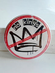 No Kings Broochs